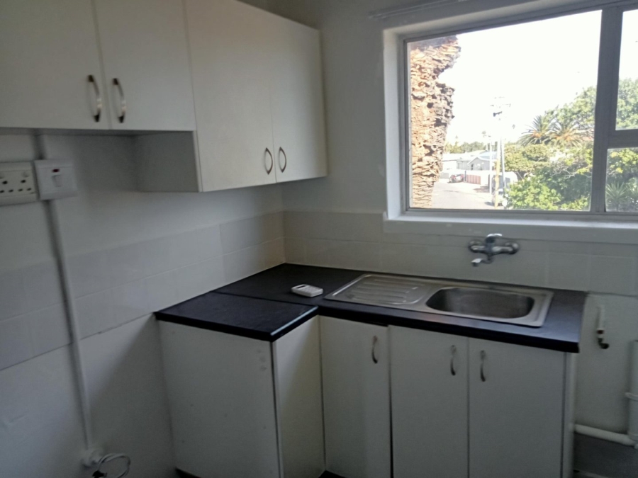 To Let 1 Bedroom Property for Rent in Brooklyn Western Cape